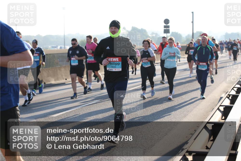 03.10.2025 - Köhlbrandbrückenlauf Lena Gebhardt http://msf.ph/oto/9064798 03.10.2025 09:21:50 Position 1 1833 meine-sportfotos.de