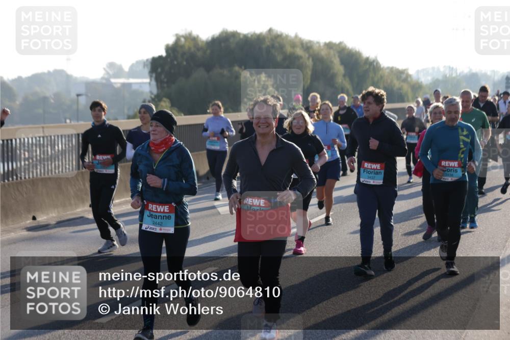 03.10.2025 - Köhlbrandbrückenlauf Jannik Wohlers http://msf.ph/oto/9064810 03.10.2025 09:25:41 Position 3 2442, 3437, 3438 meine-sportfotos.de