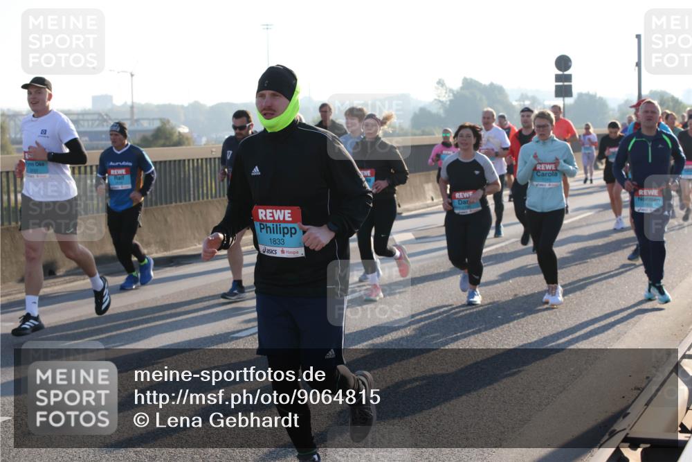 03.10.2025 - Köhlbrandbrückenlauf Lena Gebhardt http://msf.ph/oto/9064815 03.10.2025 09:21:51 Position 1 3157, 1833, 1745 meine-sportfotos.de