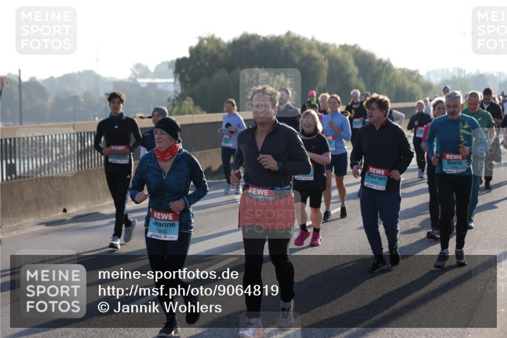 03.10.2025 - Köhlbrandbrückenlauf Jannik Wohlers http://msf.ph/oto/9064819 03.10.2025 09:25:41 Position 3 2442, 3437, 3438 meine-sportfotos.de