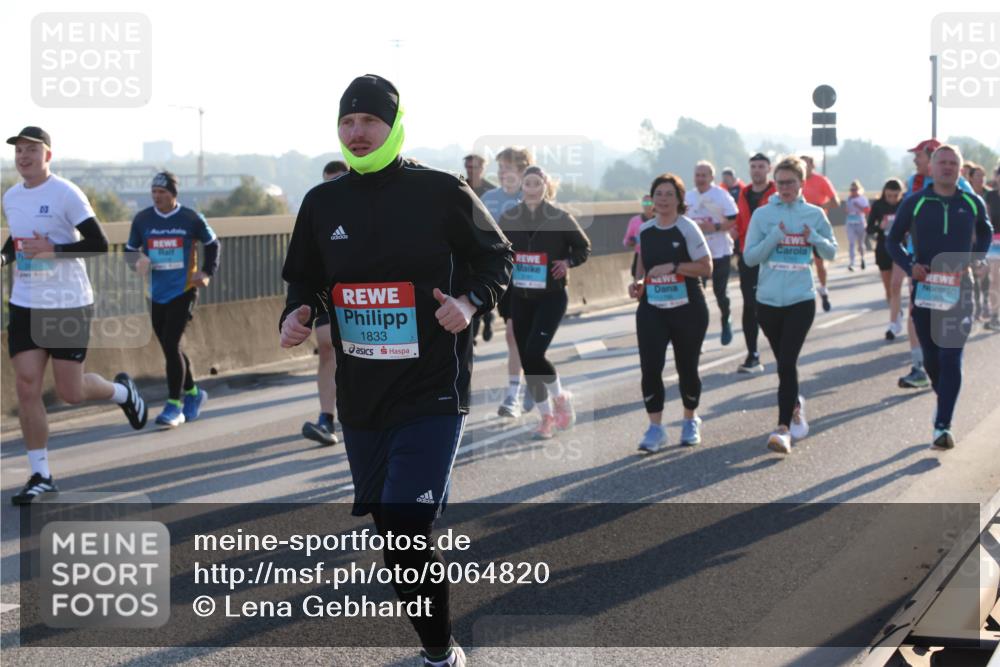 03.10.2025 - Köhlbrandbrückenlauf Lena Gebhardt http://msf.ph/oto/9064820 03.10.2025 09:21:51 Position 1 1833 meine-sportfotos.de