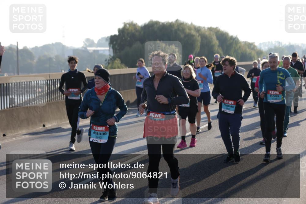 03.10.2025 - Köhlbrandbrückenlauf Jannik Wohlers http://msf.ph/oto/9064821 03.10.2025 09:25:42 Position 3 2442, 3437, 3438 meine-sportfotos.de