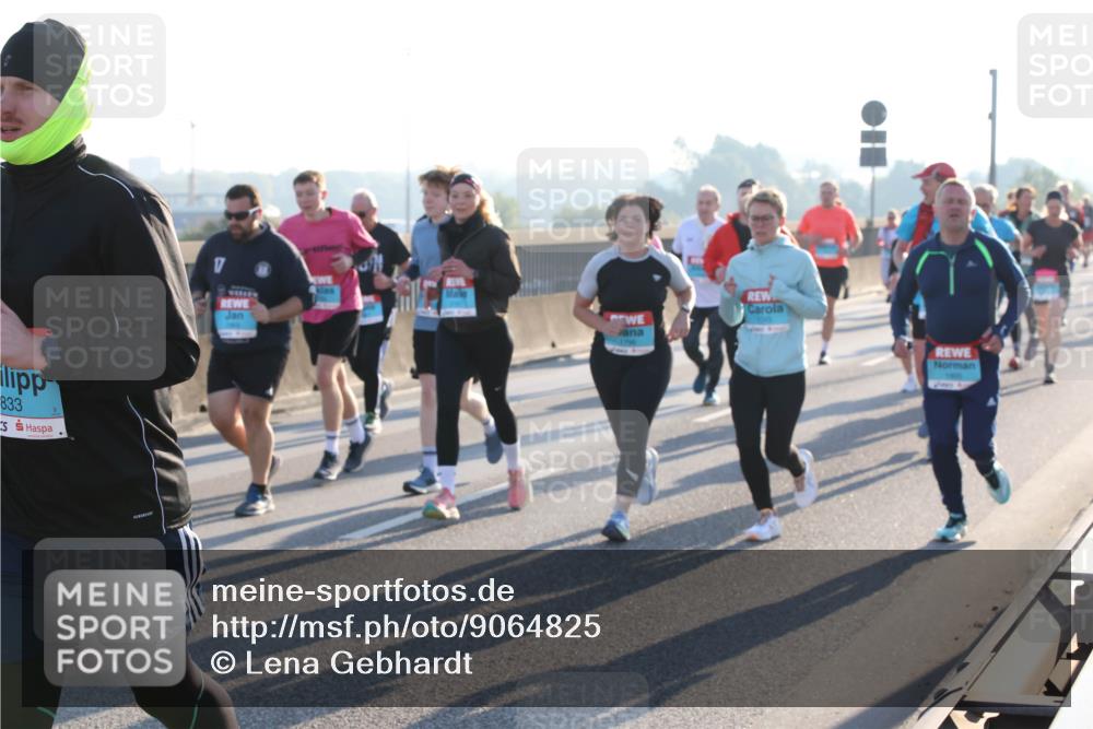 03.10.2025 - Köhlbrandbrückenlauf Lena Gebhardt http://msf.ph/oto/9064825 03.10.2025 09:21:51 Position 1 833 meine-sportfotos.de