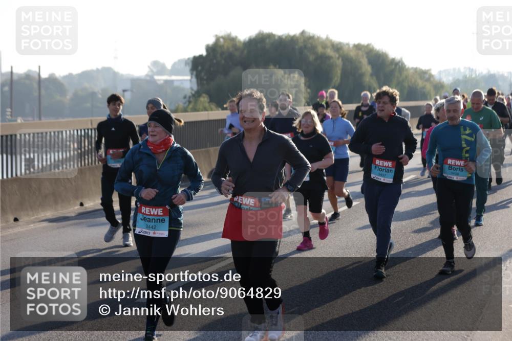 03.10.2025 - Köhlbrandbrückenlauf Jannik Wohlers http://msf.ph/oto/9064829 03.10.2025 09:25:42 Position 3 2442, 3438, 3437 meine-sportfotos.de