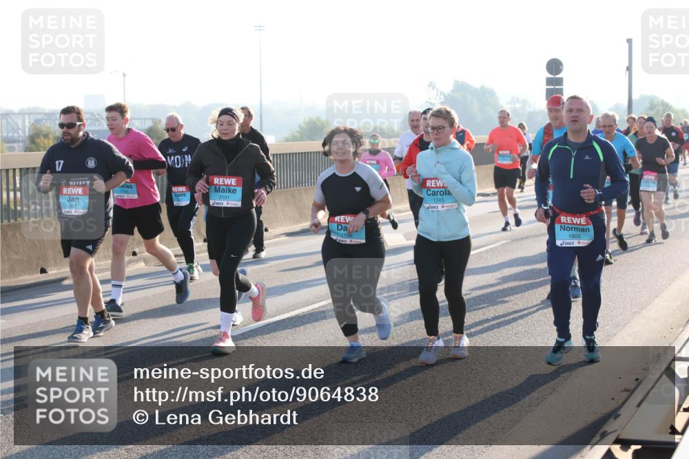 03.10.2025 - Köhlbrandbrückenlauf Lena Gebhardt http://msf.ph/oto/9064838 03.10.2025 09:21:52 Position 1 17, 2905, 1755, 3191, 1796, 1745, 1805 meine-sportfotos.de