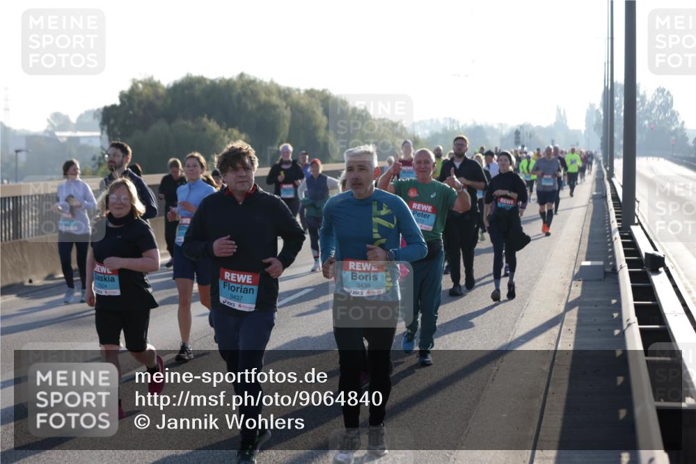 03.10.2025 - Köhlbrandbrückenlauf Jannik Wohlers http://msf.ph/oto/9064840 03.10.2025 09:25:43 Position 3 2504, 3437, 3438 meine-sportfotos.de