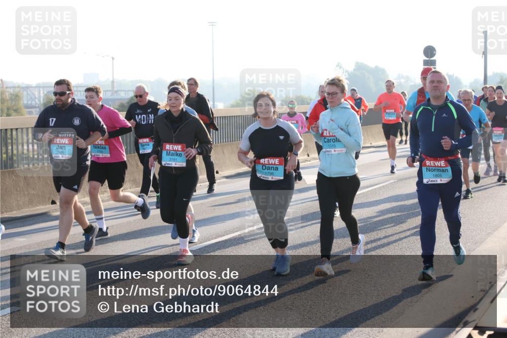 03.10.2025 - Köhlbrandbrückenlauf Lena Gebhardt http://msf.ph/oto/9064844 03.10.2025 09:21:52 Position 1 17, 3191, 1796, 1745, 2905, 1755, 1805 meine-sportfotos.de