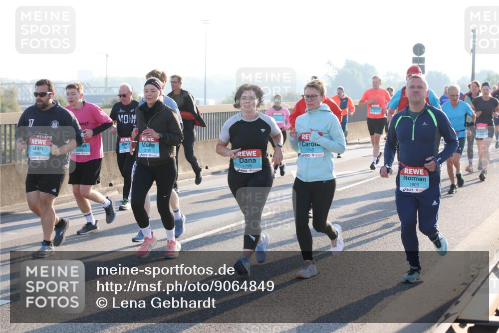 03.10.2025 - Köhlbrandbrückenlauf Lena Gebhardt http://msf.ph/oto/9064849 03.10.2025 09:21:52 Position 1 17, 2905, 1755, 3191, 1796, 1745, 1805 meine-sportfotos.de