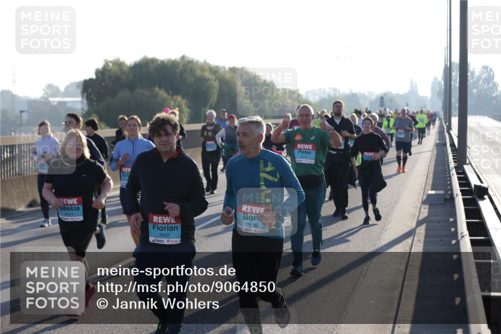 03.10.2025 - Köhlbrandbrückenlauf Jannik Wohlers http://msf.ph/oto/9064850 03.10.2025 09:25:43 Position 3 2504, 3437, 3438, 2272 meine-sportfotos.de