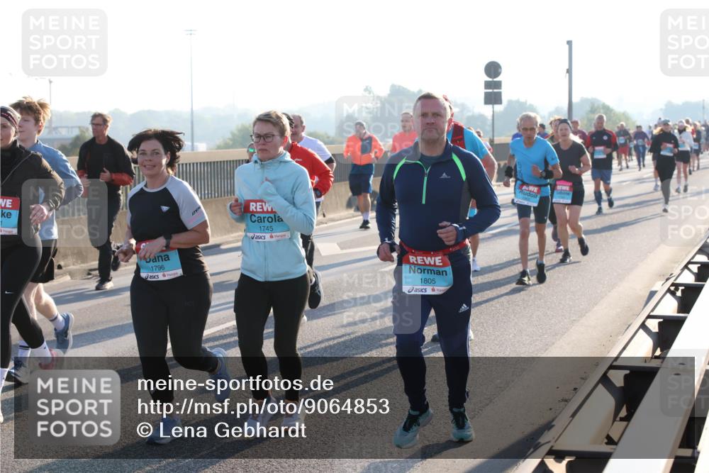 03.10.2025 - Köhlbrandbrückenlauf Lena Gebhardt http://msf.ph/oto/9064853 03.10.2025 09:21:53 Position 1 1, 1796, 1745, 1805 meine-sportfotos.de