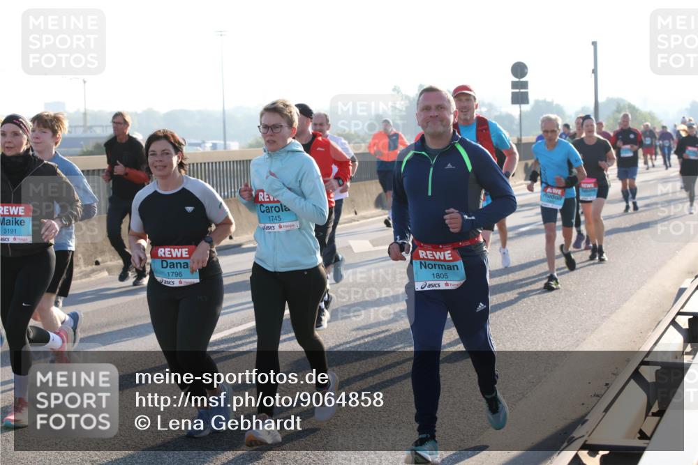 03.10.2025 - Köhlbrandbrückenlauf Lena Gebhardt http://msf.ph/oto/9064858 03.10.2025 09:21:53 Position 1 3191, 1796, 1745, 1805 meine-sportfotos.de