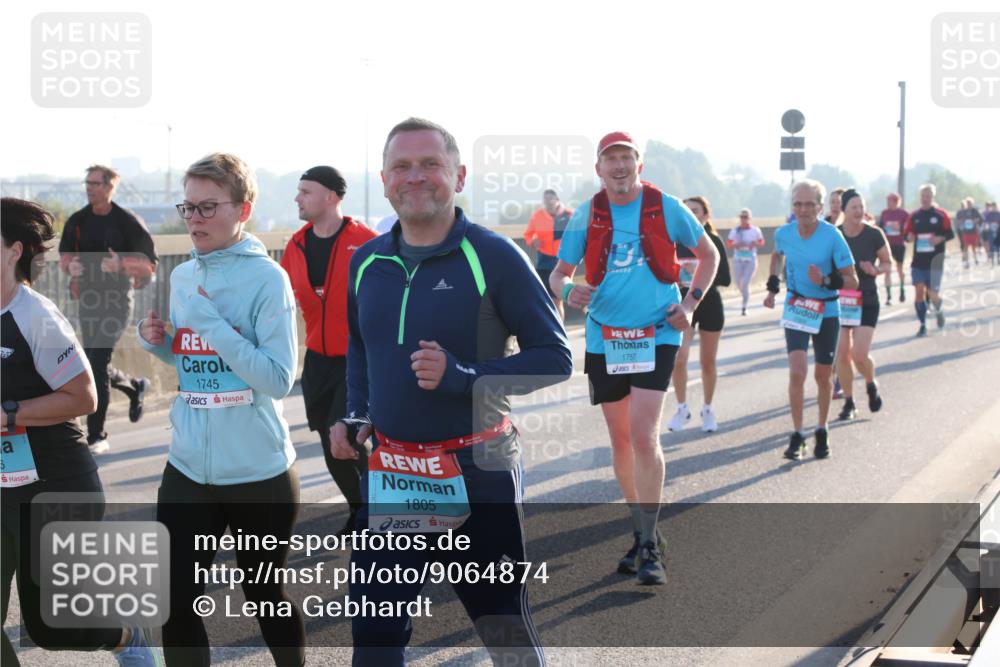 03.10.2025 - Köhlbrandbrückenlauf Lena Gebhardt http://msf.ph/oto/9064874 03.10.2025 09:21:53 Position 1 5, 1745, 1805, 1757 meine-sportfotos.de