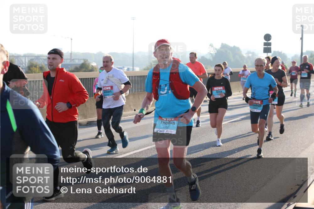 03.10.2025 - Köhlbrandbrückenlauf Lena Gebhardt http://msf.ph/oto/9064881 03.10.2025 09:21:54 Position 1 2, 1757 meine-sportfotos.de