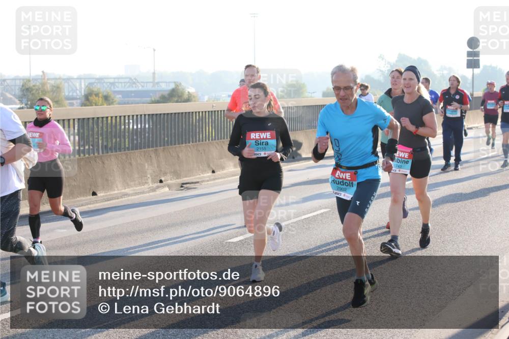 03.10.2025 - Köhlbrandbrückenlauf Lena Gebhardt http://msf.ph/oto/9064896 03.10.2025 09:21:55 Position 1 2155, 2902, 1743 meine-sportfotos.de