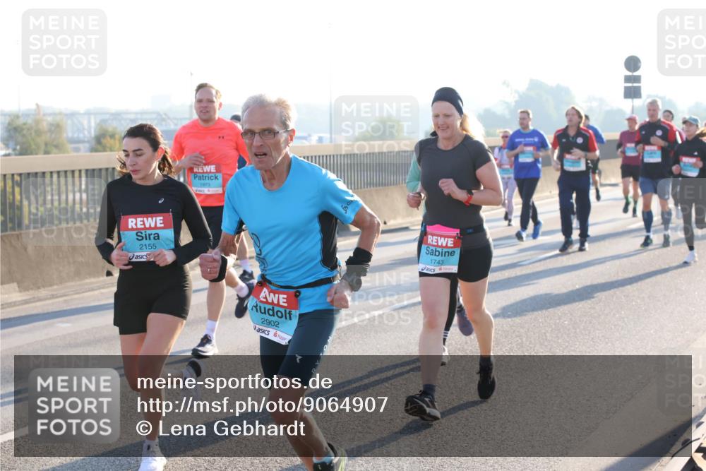 03.10.2025 - Köhlbrandbrückenlauf Lena Gebhardt http://msf.ph/oto/9064907 03.10.2025 09:21:56 Position 1 2155, 1973, 2902, 1743 meine-sportfotos.de