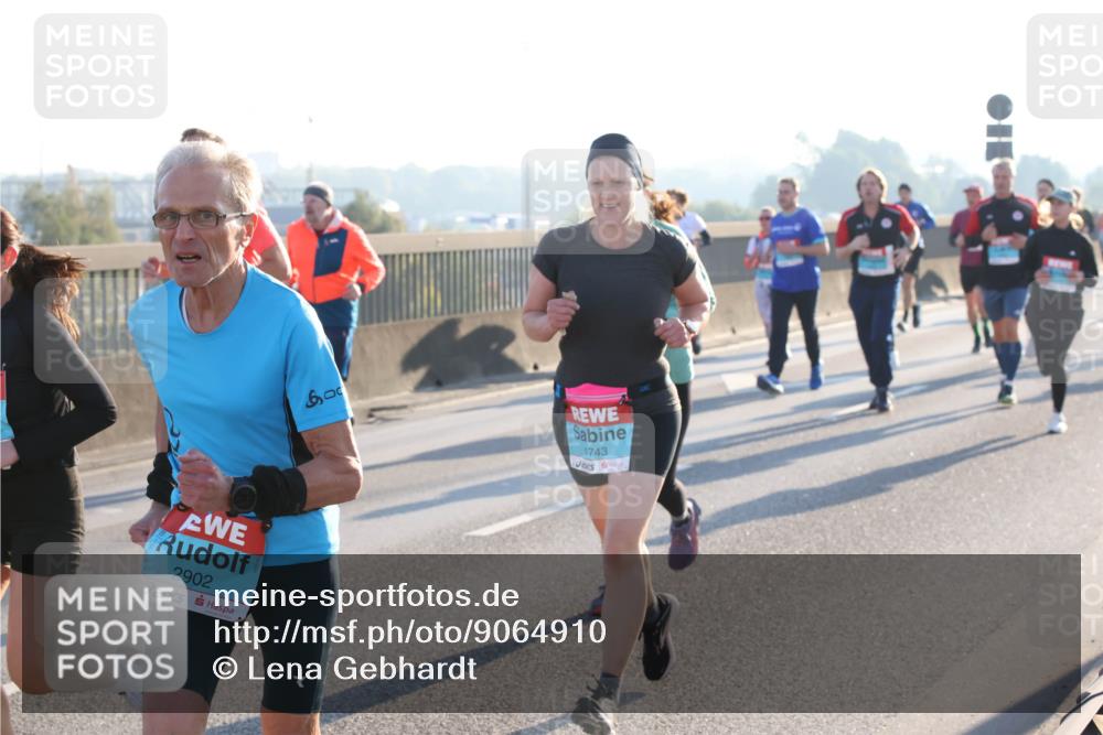 03.10.2025 - Köhlbrandbrückenlauf Lena Gebhardt http://msf.ph/oto/9064910 03.10.2025 09:21:56 Position 1 2902, 600, 1743 meine-sportfotos.de