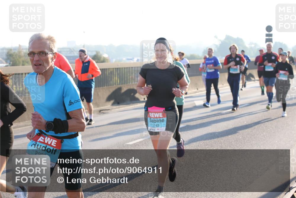 03.10.2025 - Köhlbrandbrückenlauf Lena Gebhardt http://msf.ph/oto/9064911 03.10.2025 09:21:56 Position 1 2902, 600, 1743 meine-sportfotos.de