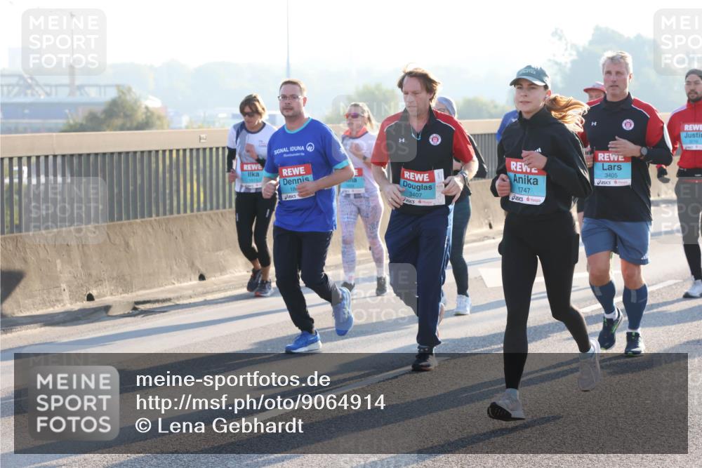 03.10.2025 - Köhlbrandbrückenlauf Lena Gebhardt http://msf.ph/oto/9064914 03.10.2025 09:21:58 Position 1 1671, 18, 3407, 1747, 3405 meine-sportfotos.de