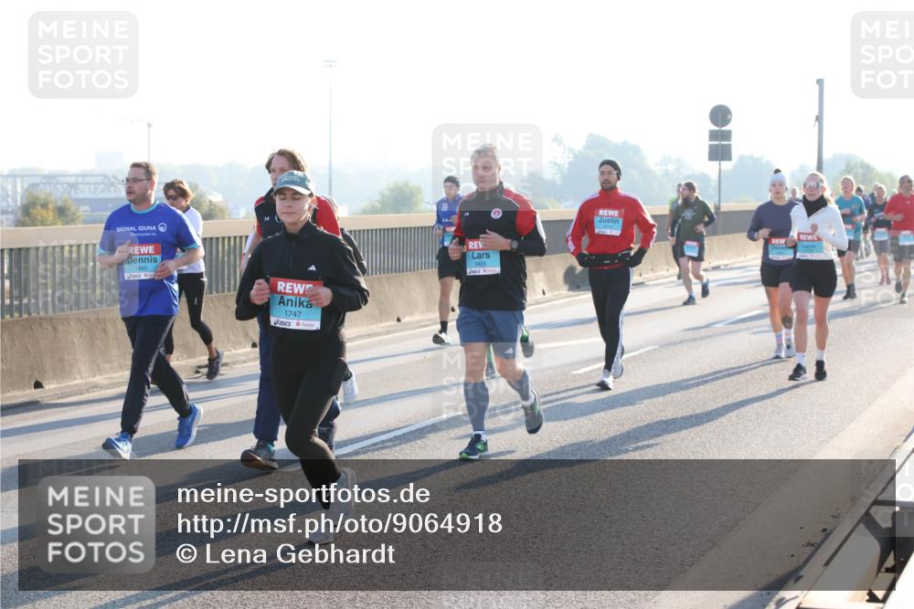03.10.2025 - Köhlbrandbrückenlauf Lena Gebhardt http://msf.ph/oto/9064918 03.10.2025 09:21:59 Position 1 1865, 1747, 3405 meine-sportfotos.de