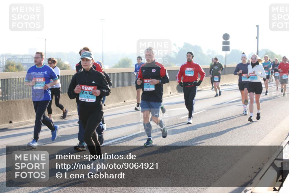 03.10.2025 - Köhlbrandbrückenlauf Lena Gebhardt http://msf.ph/oto/9064921 03.10.2025 09:21:59 Position 1 1865, 1747, 3405, 40 meine-sportfotos.de