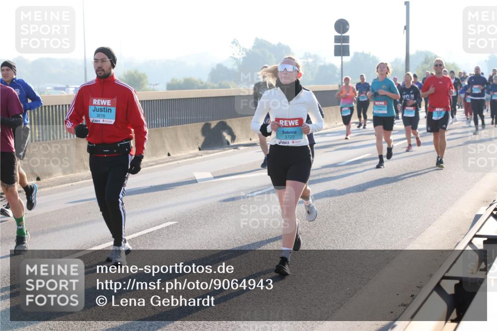 03.10.2025 - Köhlbrandbrückenlauf Lena Gebhardt http://msf.ph/oto/9064943 03.10.2025 09:22:01 Position 1 3216, 3723 meine-sportfotos.de