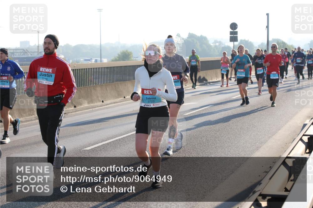 03.10.2025 - Köhlbrandbrückenlauf Lena Gebhardt http://msf.ph/oto/9064949 03.10.2025 09:22:02 Position 1 3, 1952, 3216, 3723 meine-sportfotos.de