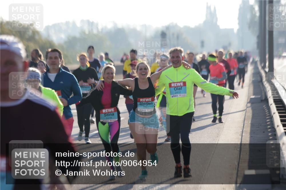 03.10.2025 - Köhlbrandbrückenlauf Jannik Wohlers http://msf.ph/oto/9064954 03.10.2025 09:25:56 Position 3 2419, 2261, 2412 meine-sportfotos.de