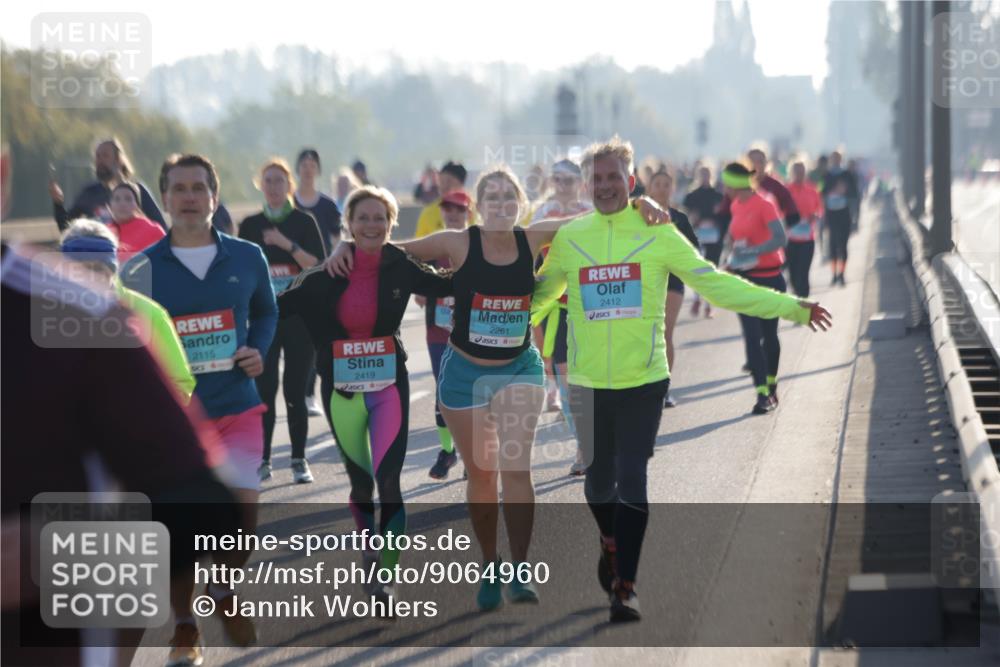03.10.2025 - Köhlbrandbrückenlauf Jannik Wohlers http://msf.ph/oto/9064960 03.10.2025 09:25:56 Position 3 2115, 2419, 2261, 2412 meine-sportfotos.de