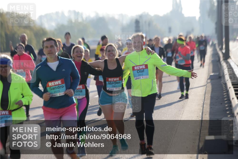 03.10.2025 - Köhlbrandbrückenlauf Jannik Wohlers http://msf.ph/oto/9064968 03.10.2025 09:25:57 Position 3 803, 2115, 2419, 2261, 2412 meine-sportfotos.de