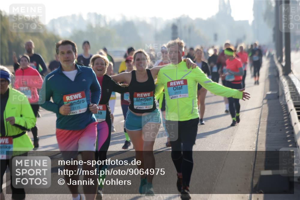 03.10.2025 - Köhlbrandbrückenlauf Jannik Wohlers http://msf.ph/oto/9064975 03.10.2025 09:25:57 Position 3 2115, 19, 2261, 2412 meine-sportfotos.de