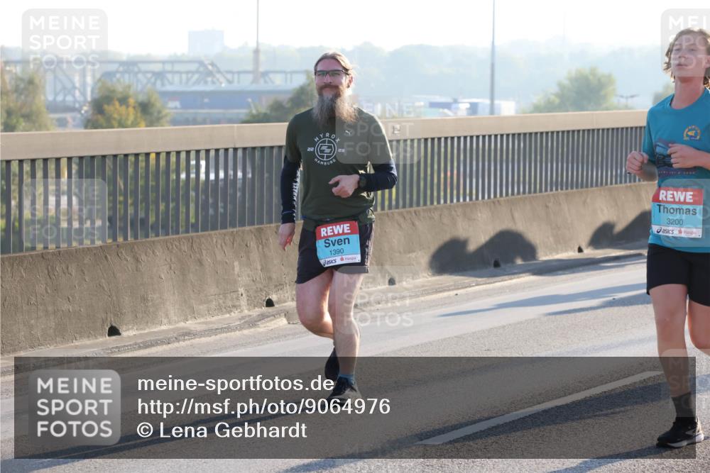 03.10.2025 - Köhlbrandbrückenlauf Lena Gebhardt http://msf.ph/oto/9064976 03.10.2025 09:22:05 Position 1 22, 23, 1390, 3200 meine-sportfotos.de