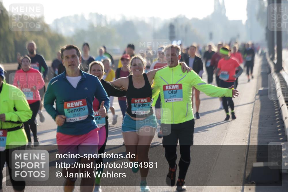 03.10.2025 - Köhlbrandbrückenlauf Jannik Wohlers http://msf.ph/oto/9064981 03.10.2025 09:25:57 Position 3 2115, 19, 2261, 2412 meine-sportfotos.de
