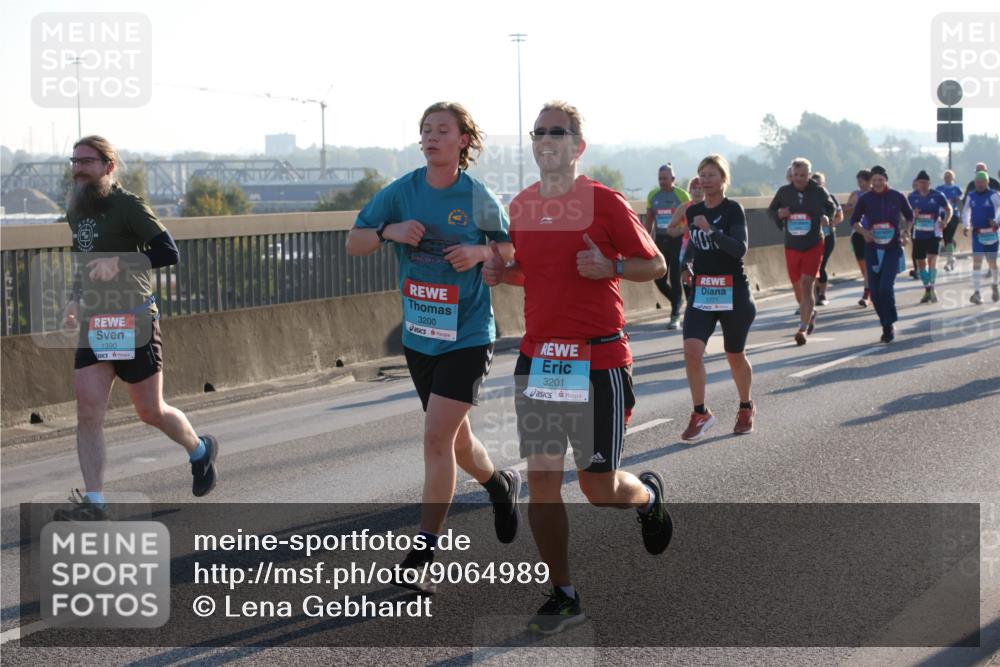 03.10.2025 - Köhlbrandbrückenlauf Lena Gebhardt http://msf.ph/oto/9064989 03.10.2025 09:22:06 Position 1 1390, 3200, 3201, 1771 meine-sportfotos.de