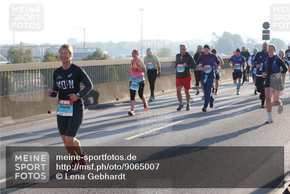 03.10.2025 - Köhlbrandbrückenlauf Lena Gebhardt http://msf.ph/oto/9065007 03.10.2025 09:22:07 Position 1 1771 meine-sportfotos.de