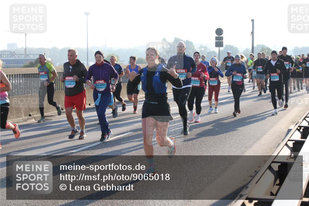 03.10.2025 - Köhlbrandbrückenlauf Lena Gebhardt http://msf.ph/oto/9065018 03.10.2025 09:22:09 Position 1 1124, 2886 meine-sportfotos.de