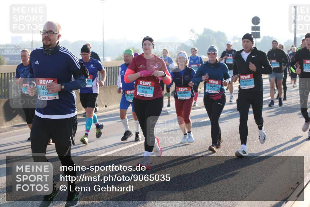 03.10.2025 - Köhlbrandbrückenlauf Lena Gebhardt http://msf.ph/oto/9065035 03.10.2025 09:22:11 Position 1 1591, 1124, 2079, 3321 meine-sportfotos.de