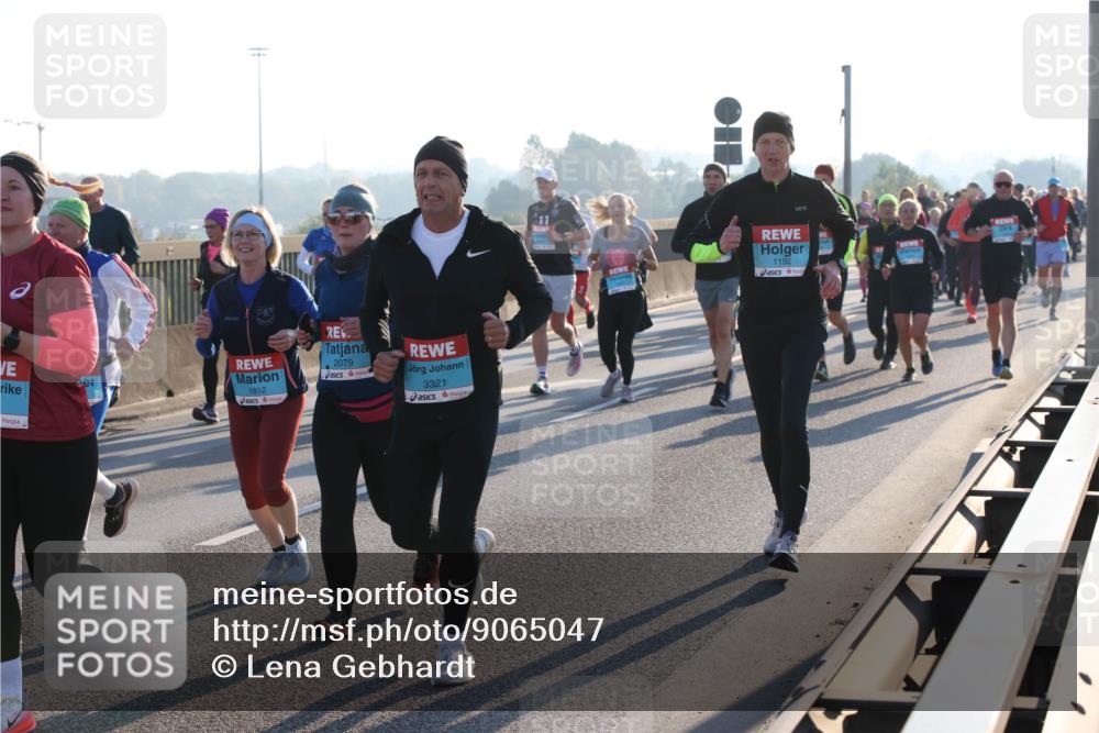 03.10.2025 - Köhlbrandbrückenlauf Lena Gebhardt http://msf.ph/oto/9065047 03.10.2025 09:22:12 Position 1 1812, 2079, 3321, 1192 meine-sportfotos.de