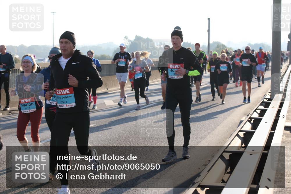 03.10.2025 - Köhlbrandbrückenlauf Lena Gebhardt http://msf.ph/oto/9065050 03.10.2025 09:22:12 Position 1 1812, 2079, 3321, 113 meine-sportfotos.de