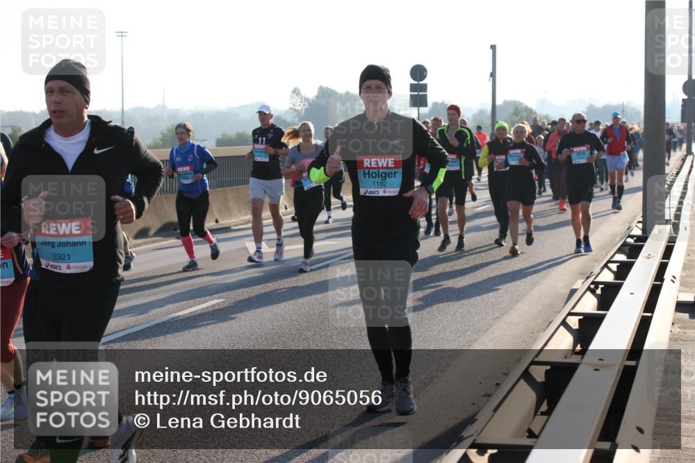 03.10.2025 - Köhlbrandbrückenlauf Lena Gebhardt http://msf.ph/oto/9065056 03.10.2025 09:22:13 Position 1 3321, 1192 meine-sportfotos.de