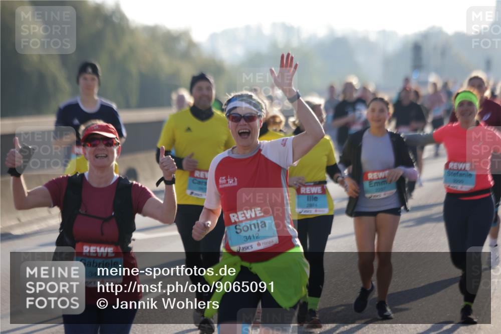 03.10.2025 - Köhlbrandbrückenlauf Jannik Wohlers http://msf.ph/oto/9065091 03.10.2025 09:26:04 Position 3 3413, 3412, 2297, 2874 meine-sportfotos.de
