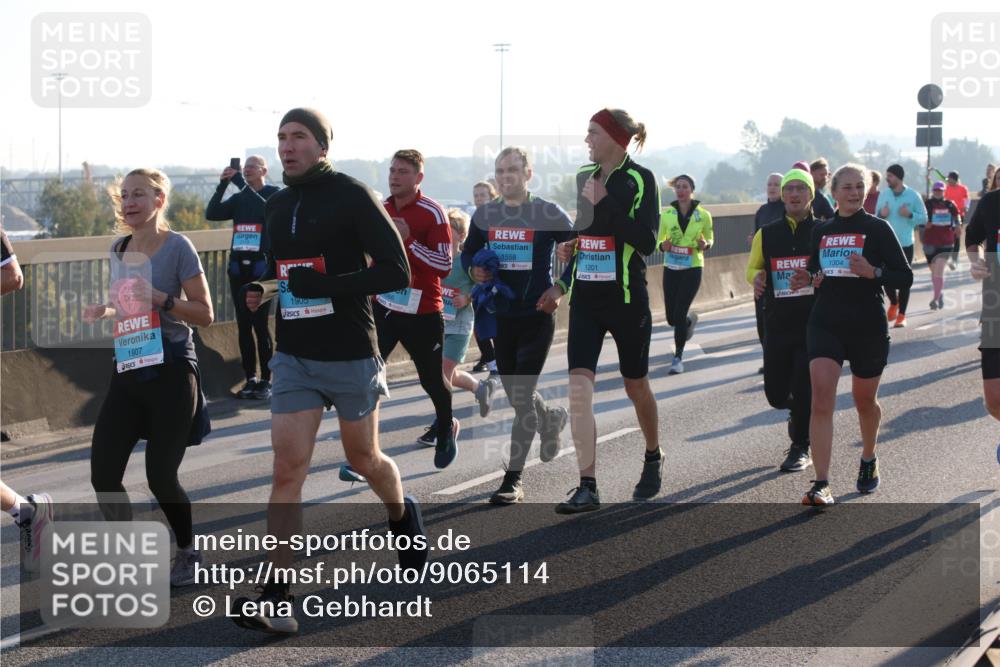 03.10.2025 - Köhlbrandbrückenlauf Lena Gebhardt http://msf.ph/oto/9065114 03.10.2025 09:22:15 Position 1 1907, 1905, 1558, 1201, 1304 meine-sportfotos.de