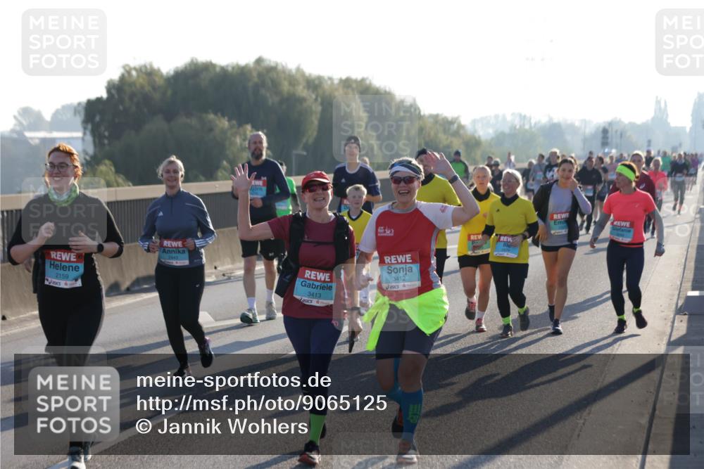 03.10.2025 - Köhlbrandbrückenlauf Jannik Wohlers http://msf.ph/oto/9065125 03.10.2025 09:26:05 Position 3 2159, 3413, 3412 meine-sportfotos.de