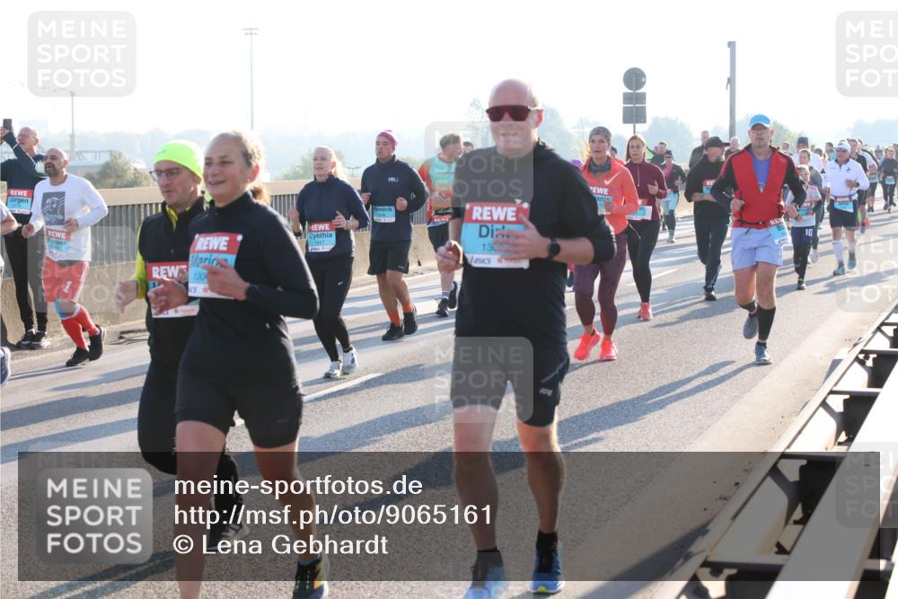 03.10.2025 - Köhlbrandbrückenlauf Lena Gebhardt http://msf.ph/oto/9065161 03.10.2025 09:22:17 Position 1 1417, 130, 3146, 130 meine-sportfotos.de