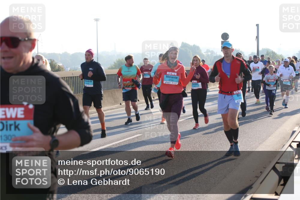 03.10.2025 - Köhlbrandbrückenlauf Lena Gebhardt http://msf.ph/oto/9065190 03.10.2025 09:22:18 Position 1 1302, 3146, 2790, 10 meine-sportfotos.de