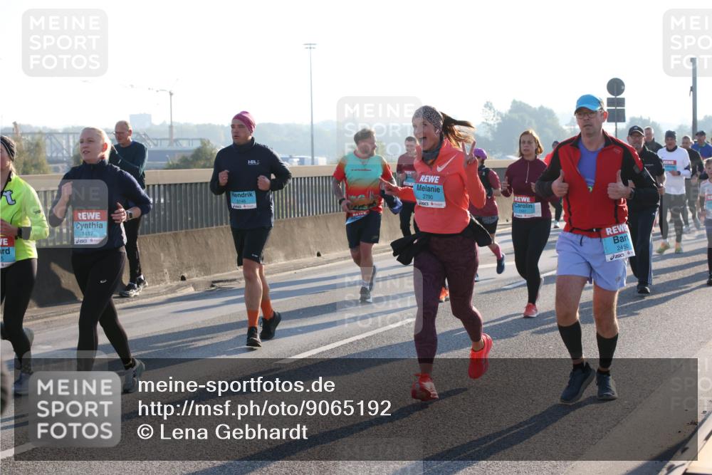 03.10.2025 - Köhlbrandbrückenlauf Lena Gebhardt http://msf.ph/oto/9065192 03.10.2025 09:22:18 Position 1 1417, 2790, 2450 meine-sportfotos.de