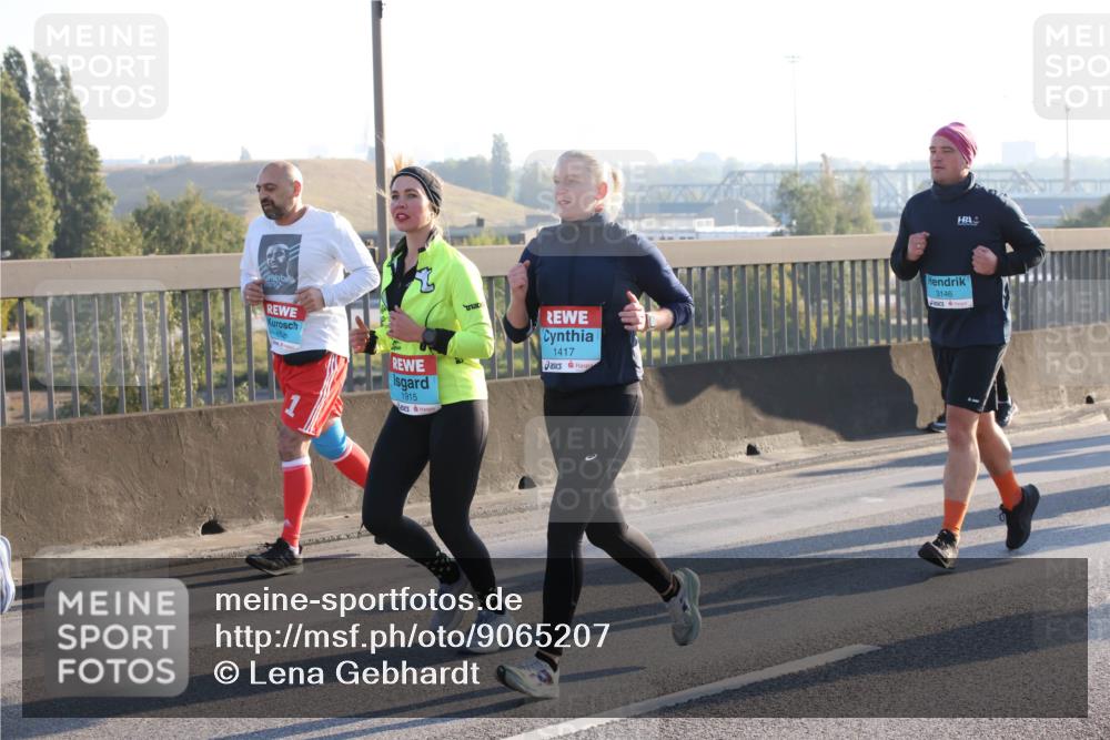 03.10.2025 - Köhlbrandbrückenlauf Lena Gebhardt http://msf.ph/oto/9065207 03.10.2025 09:22:19 Position 1 1540, 1915, 1417, 3146 meine-sportfotos.de