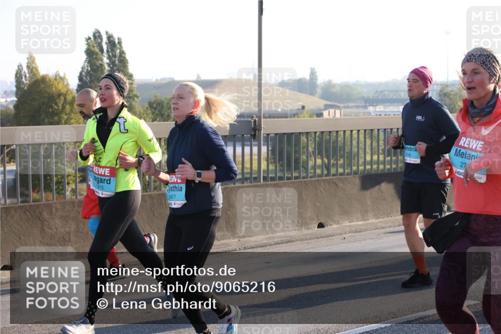 03.10.2025 - Köhlbrandbrückenlauf Lena Gebhardt http://msf.ph/oto/9065216 03.10.2025 09:22:20 Position 1 1915, 1417, 3146, 27 meine-sportfotos.de