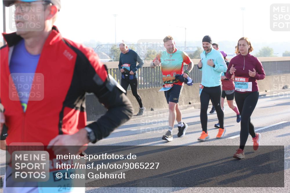 03.10.2025 - Köhlbrandbrückenlauf Lena Gebhardt http://msf.ph/oto/9065227 03.10.2025 09:22:20 Position 1 2450, 2, 1597 meine-sportfotos.de