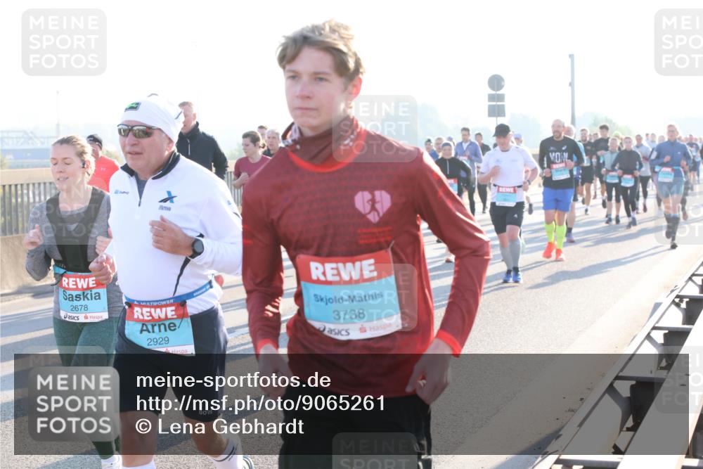 03.10.2025 - Köhlbrandbrückenlauf Lena Gebhardt http://msf.ph/oto/9065261 03.10.2025 09:22:24 Position 1 2678, 2929, 3738 meine-sportfotos.de