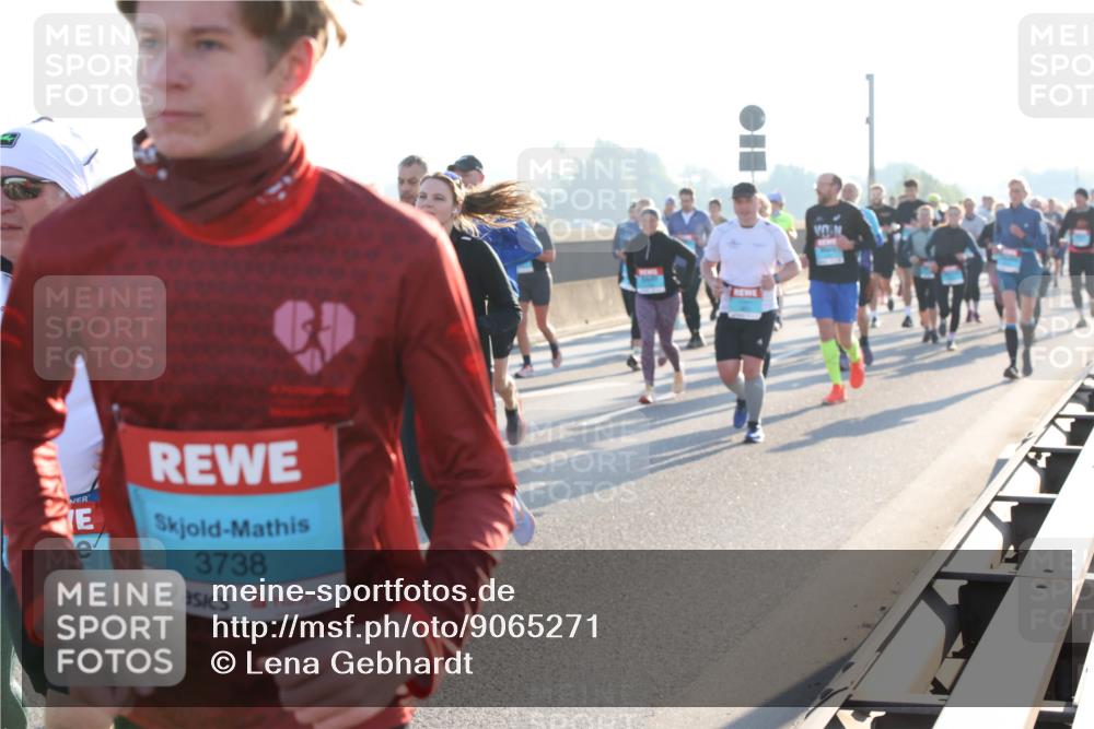 03.10.2025 - Köhlbrandbrückenlauf Lena Gebhardt http://msf.ph/oto/9065271 03.10.2025 09:22:25 Position 1 3738 meine-sportfotos.de
